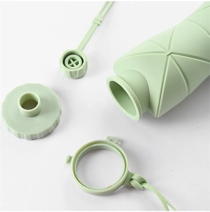 600ML Silicone Folding Water Bottle – Collapsible Leakproof Travel Bottle | Portable Reusable Foldable Silicone Bottle (Random Color)